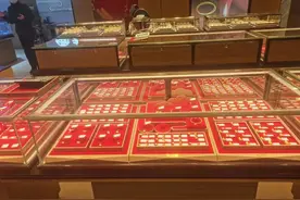 不囤彩妆护肤品，双十一那些买黄金的年轻人图片