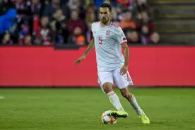 布斯克茨：不知道会发生什么但我没考虑离开巴萨 梅西是世界最佳图片