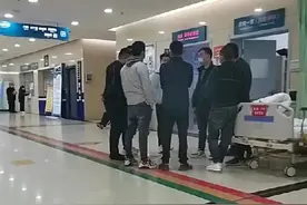 “朋友在医院抢救，兄弟们1小时内凑齐四五十万现金”视频爆火，拍摄者讲述更多细节图片