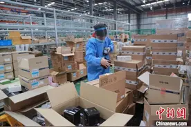 成都青白江：“双十一”跨境电商自营仓交易量暴增图片