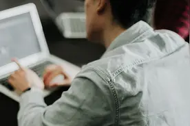 Axure如何制作网页目录的选中跳转效果图片