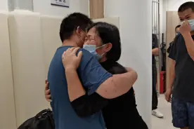 泪目！男子“非法”出境被查，牵出一起7年“走失”案图片