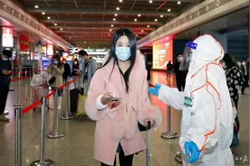 上海虹桥站中转换乘须出站接受防疫检查，多花约15分钟图片