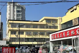 消防员救人牺牲：气垫随女子移动 女子速度太快未跟上图片