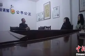 四川阆中一女士遭遇电信诈骗 民警苦劝3小时挽回100万损失图片