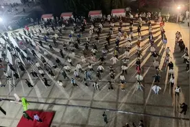 大连理工校园封闭 师生齐跳广场舞防疫健身两不误图片