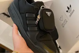 真「买鞋送包」！Prada x adidas 联名鞋即将发售图片