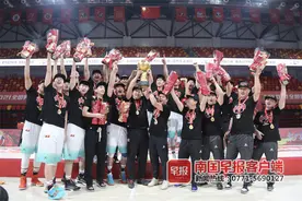 时隔七年，广西威壮夺回全国男篮联赛总冠军图片