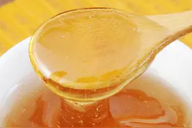 蜂蜜放了三年还能吃吗？结果可能跟你想的不一样图片