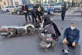 直击现场｜漯河城管队员跪地救人获热赞图片