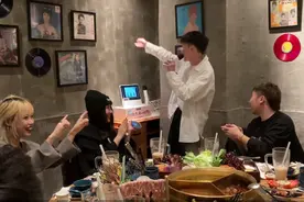 小度+湊湊跨界合作，推出“边吃火锅边唱歌”图片