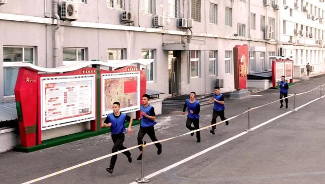 “肌肉铠甲秀”，超帅！“军体争霸赛”，超燃