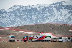 瞰冬奥 | 首台国产雪蜡车投入“实战”图片