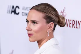 斯嘉丽·约翰逊与漫威合作“绝密项目”，担任制片人图片