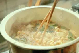 方便面吃多了会致癌？世卫组织：真正致癌的食物是这 5 种，尽量少碰图片