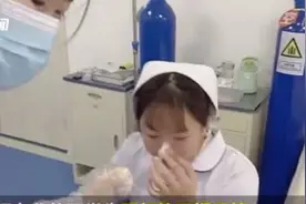 医学生强忍流泪练习插胃管……他们把最疼的一次留给自己图片