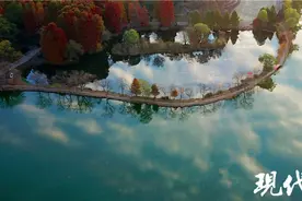 南京前湖现“天空之镜”，波光倒影宛如仙境图片