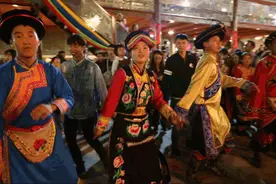 风雅绵州 || 羌绣——云朵之上，绣出五彩斑斓！图片