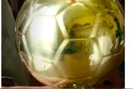 法国足球晒金球奖奖杯制作完成照片：命运已定，还有6天揭晓图片