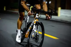 若想增加骑行力量及稳定性，不妨进行单腿练习吧图片