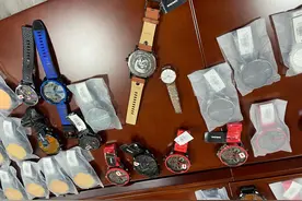 假货阿玛尼手表卖专柜价，这个犯罪团伙主打轻奢赚1800万图片