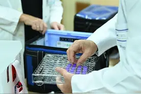 西班牙男子假冒医生在西、英行医十余年 网友：这么久没被发现，看来医术还可以？图片