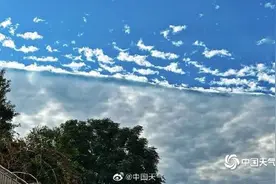 厦门天空出现罕见一线天景观，网友：像结界图片