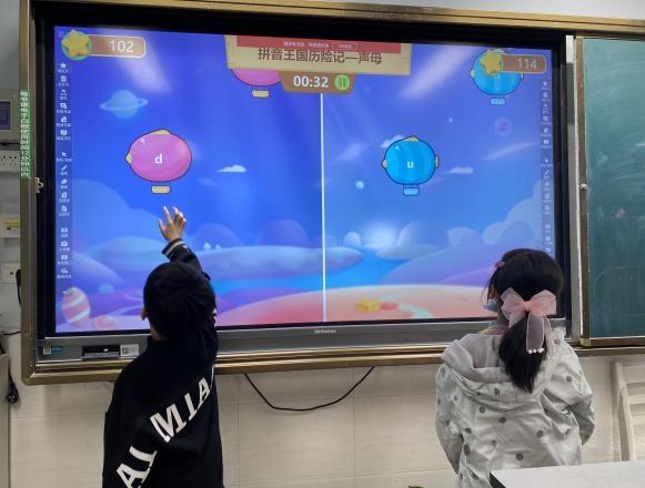 小学教师变身“游戏设计师”，创意小游戏帮孩子闯关“拼音王国”
