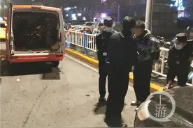 “货拉拉”凌晨接单拉废旧摩托车 司机留了个心眼……图片