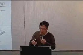 浙大教师在空无一人教室直播上课图片