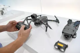 无人机“空中母舰”，“这是未来作战的一种趋势”图片