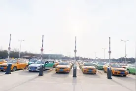 西安咸阳机场新建出租车蓄车场正式投运图片