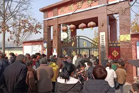 4人被立案调查！校长哭诉的送餐公司为何换不动？图片