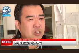 学生餐后呕吐校长痛哭，涉事公司：其他24家未出现问题，校长曾签20年排它合同图片