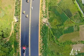 广连高速建设再提速！首个路面标段沥青摊铺完工图片