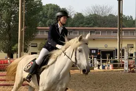 袁隆平孙女：练马术后更自信，爷爷七八十岁还跟我一起游泳图片