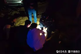 为岳父庆生喝大了，女婿回家路上掉进古力井图片