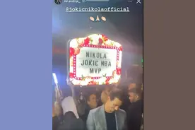 约基奇和哥哥昨晚在迈阿密参加派对图片