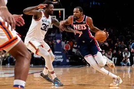 杜兰特：我的篮球生涯就那么长，我想尽量多打球图片