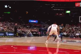 吓一跳！唐斯扣篮后背身摔到地上 痛苦捂着腰臀部图片