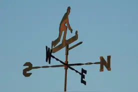 太阳城今日复牌高开低走，称未在澳门经营贵宾厅业务，周焯华辞任图片