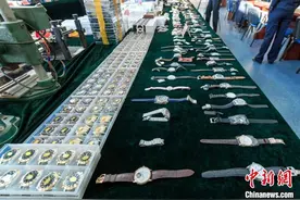 世界名表“白菜价”？涉案10亿元部督特大假冒名表案告破图片