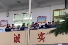 当老师男朋友来学校被发现，孩子们瞬间化身七大姑八大姨图片