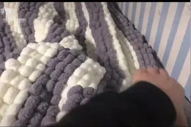 高校男生收到女朋友手织的被子，网友：又把我看酸了图片