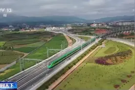 火车司机、乘务员准备好了！中老铁路今天正式开通运营图片