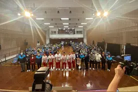 港青难忘“车神”钟天使和李慧诗同场竞技画面：都代表中国图片