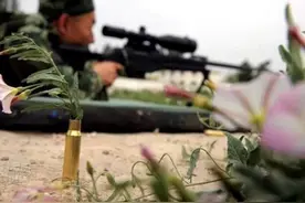 朗吧丨军营里的这些歌，是否戳中你的回忆图片