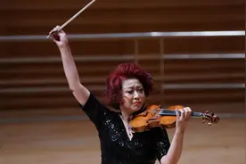 年少成名，她的小提琴之路正好与改革开放同步 | 人物图片