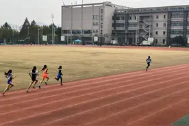 全校男生都跑不过她！杭州11岁女生400米跑出国家二级运动员水平，还年年三好生图片