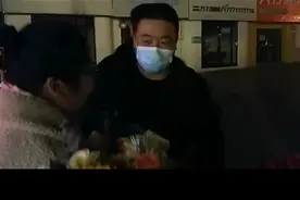 出生便被送人，27岁开始全国寻亲，山东村医背着养父母找到失散38年的亲人图片